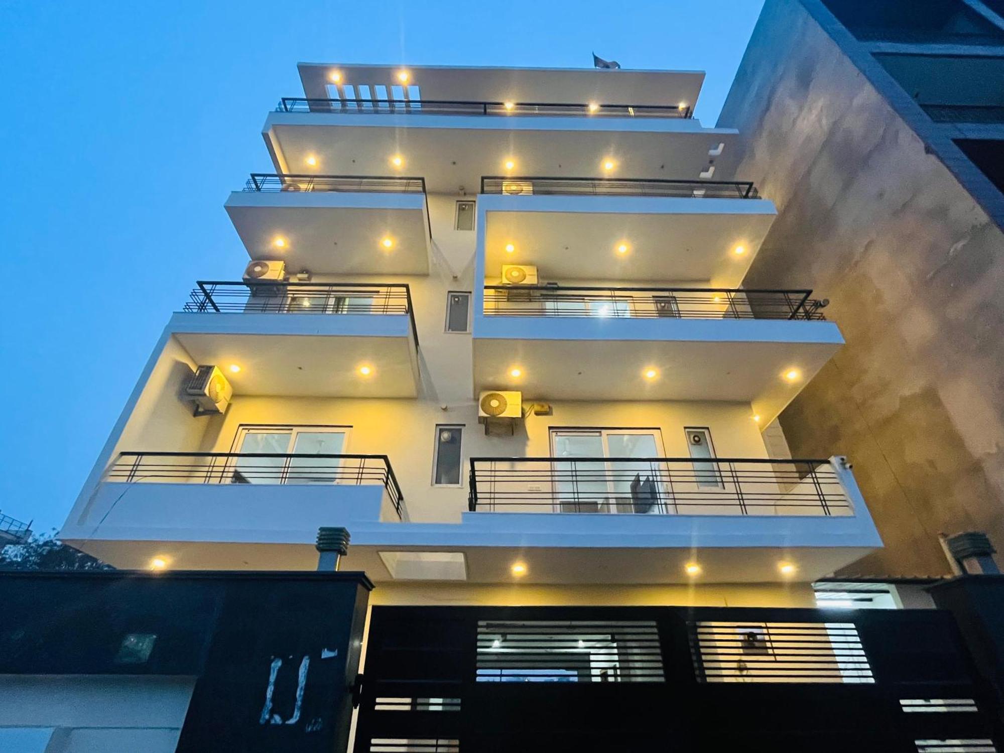 The Lodgers Studio Apartment Infront Of Artemis Hospital Gurugram Gurgaon Exterior photo