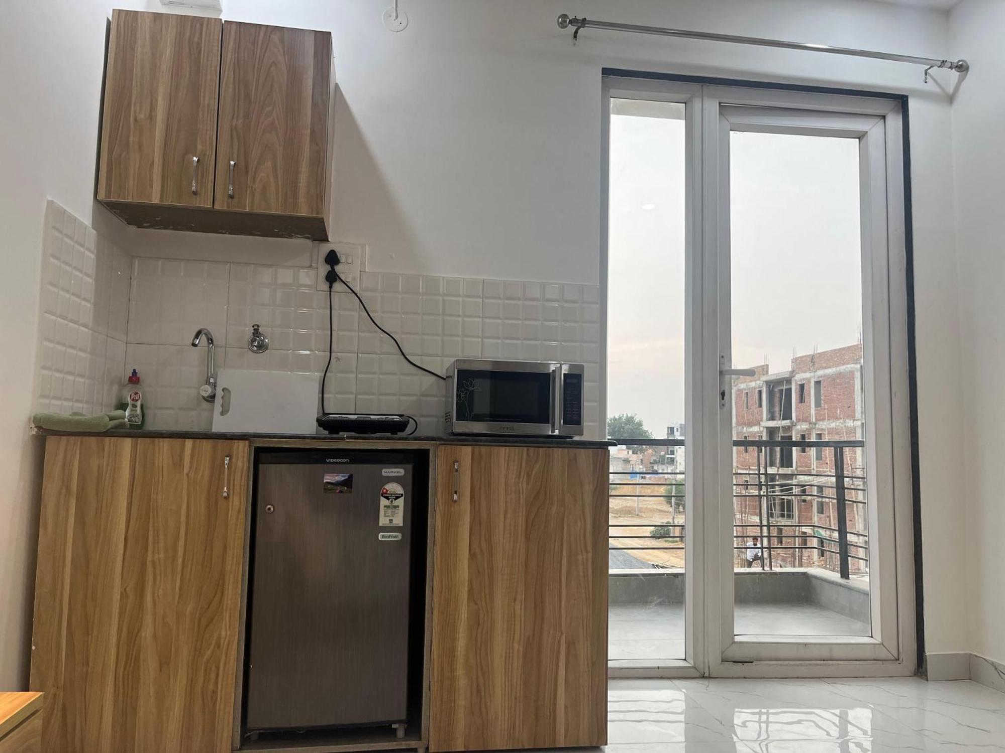The Lodgers Studio Apartment Infront Of Artemis Hospital Gurugram Gurgaon Exterior photo