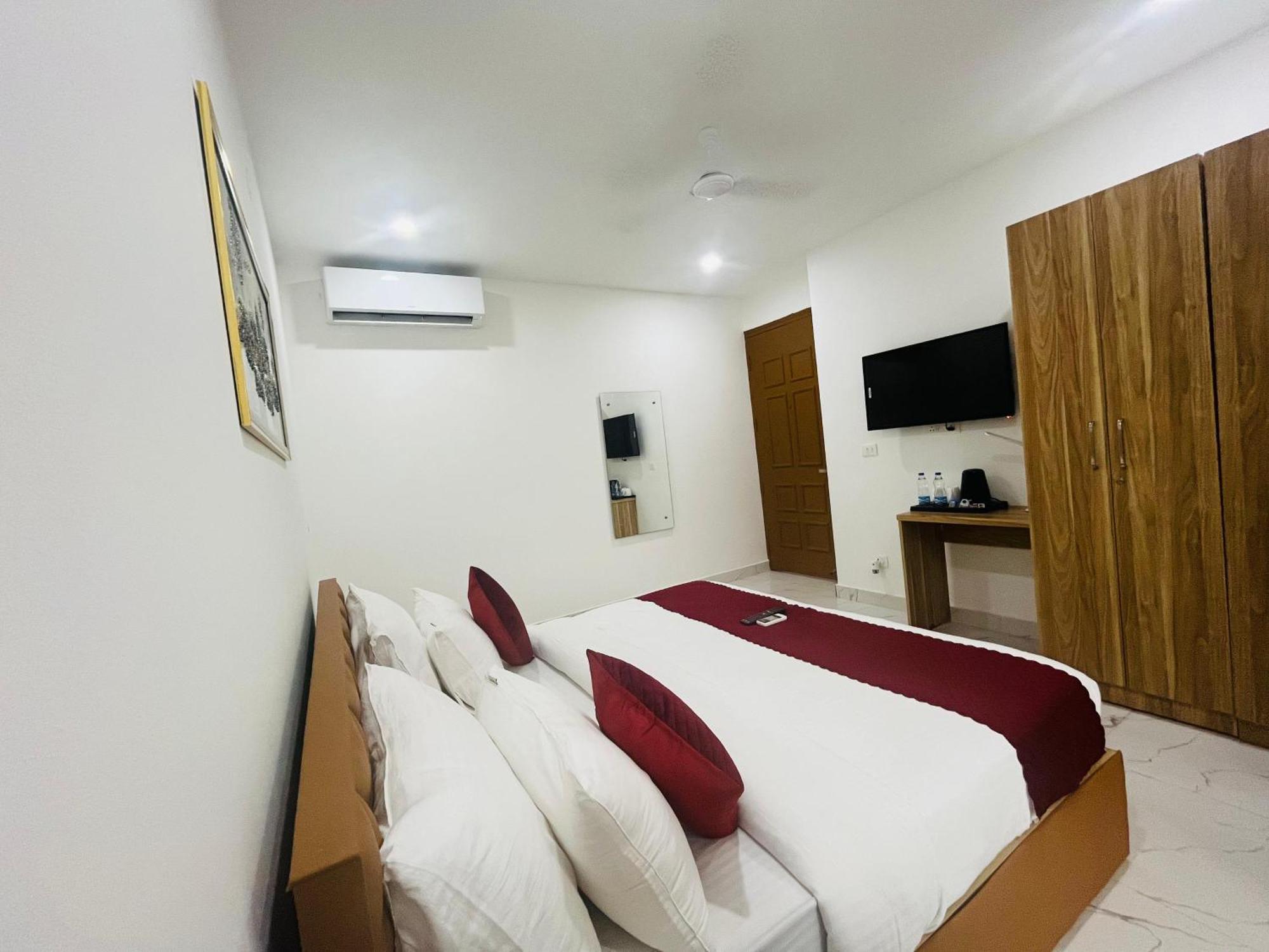 The Lodgers Studio Apartment Infront Of Artemis Hospital Gurugram Gurgaon Exterior photo