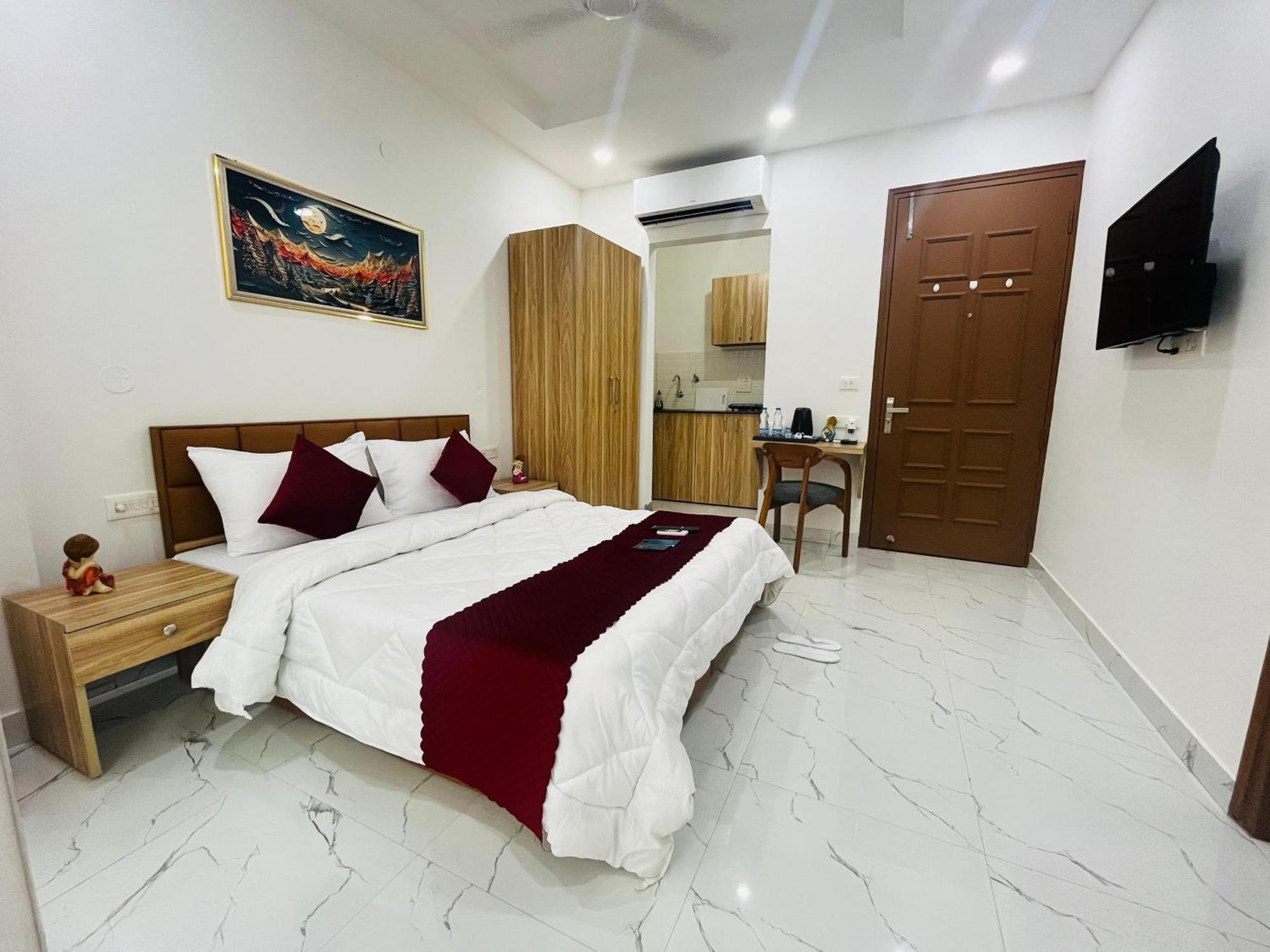 The Lodgers Studio Apartment Infront Of Artemis Hospital Gurugram Gurgaon Exterior photo