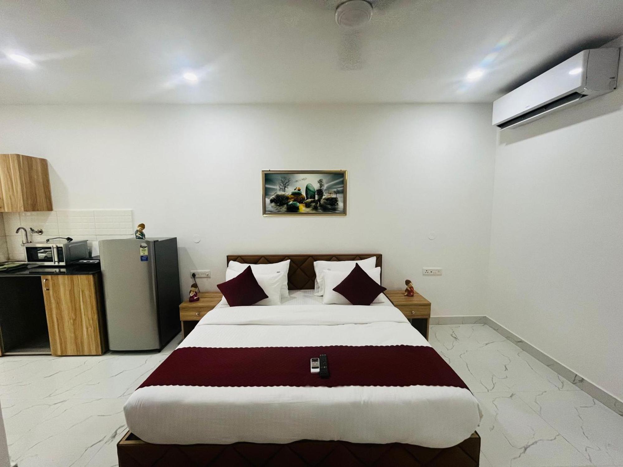 The Lodgers Studio Apartment Infront Of Artemis Hospital Gurugram Gurgaon Exterior photo