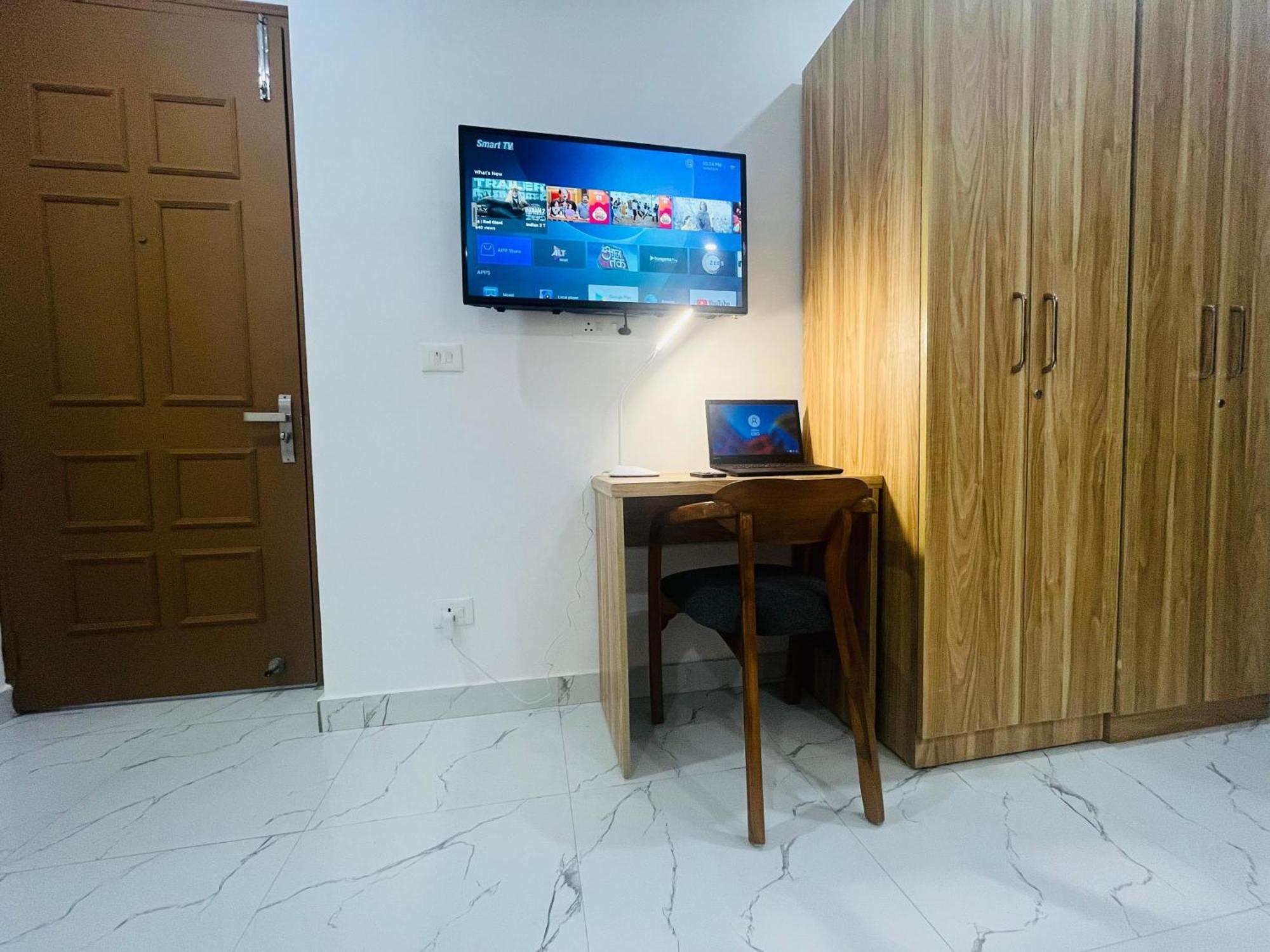 The Lodgers Studio Apartment Infront Of Artemis Hospital Gurugram Gurgaon Exterior photo