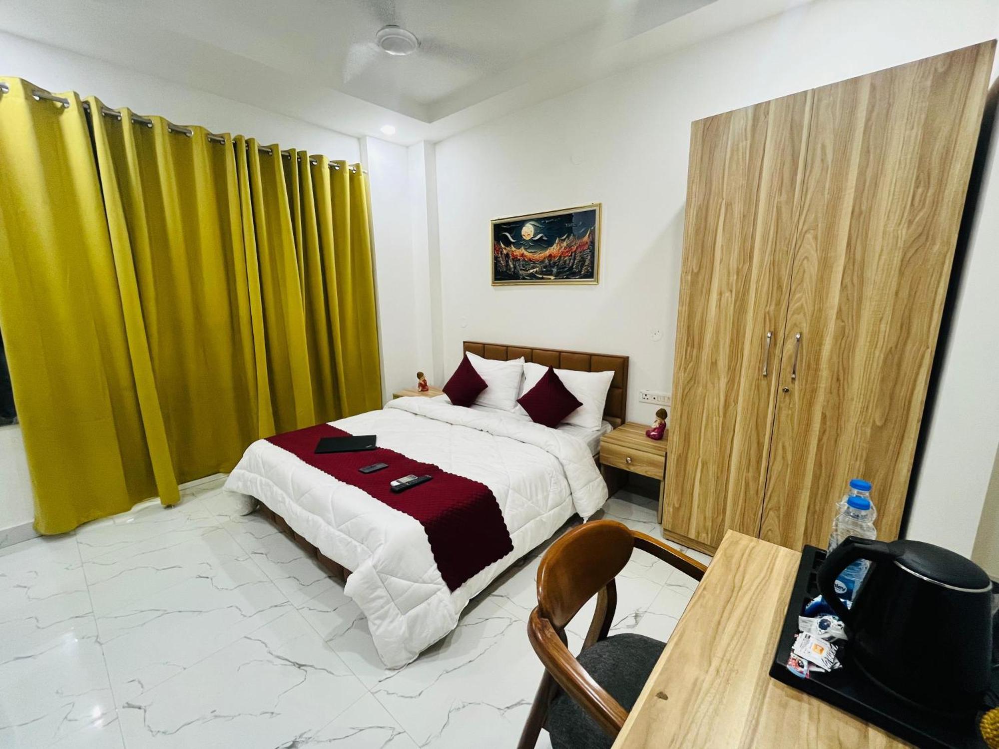 The Lodgers Studio Apartment Infront Of Artemis Hospital Gurugram Gurgaon Exterior photo