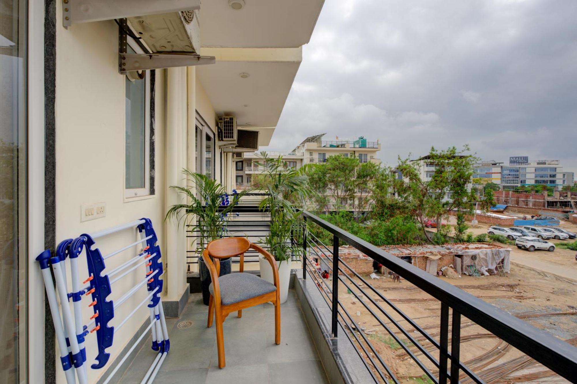 The Lodgers Studio Apartment Infront Of Artemis Hospital Gurugram Gurgaon Exterior photo