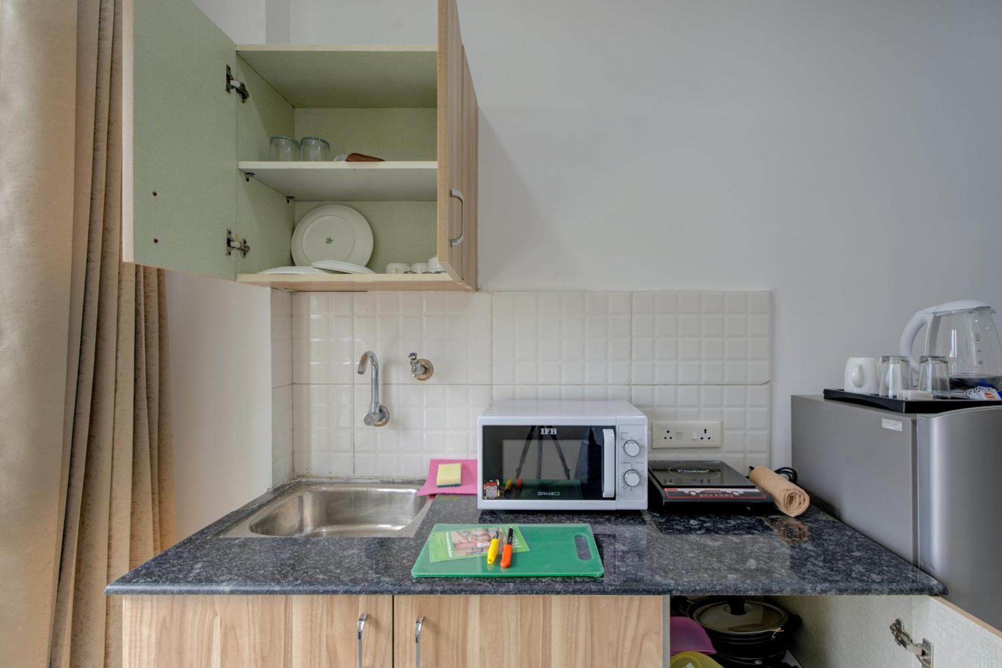 The Lodgers Studio Apartment Infront Of Artemis Hospital Gurugram Gurgaon Exterior photo