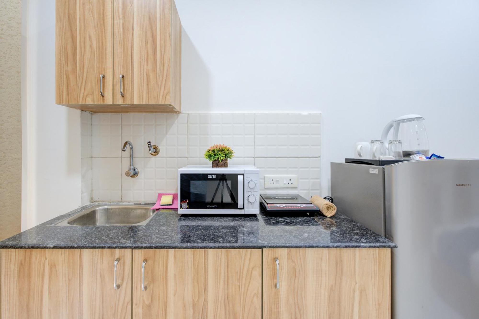 The Lodgers Studio Apartment Infront Of Artemis Hospital Gurugram Gurgaon Exterior photo