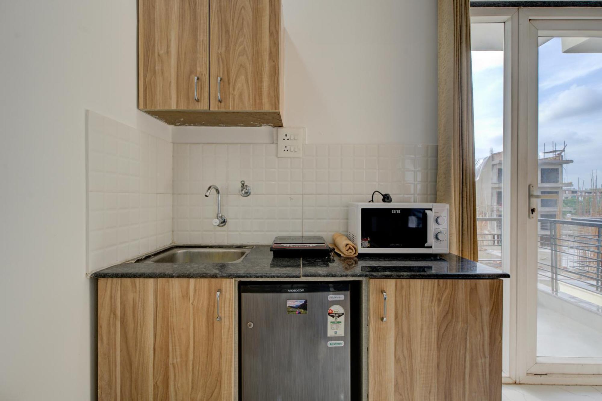 The Lodgers Studio Apartment Infront Of Artemis Hospital Gurugram Gurgaon Exterior photo