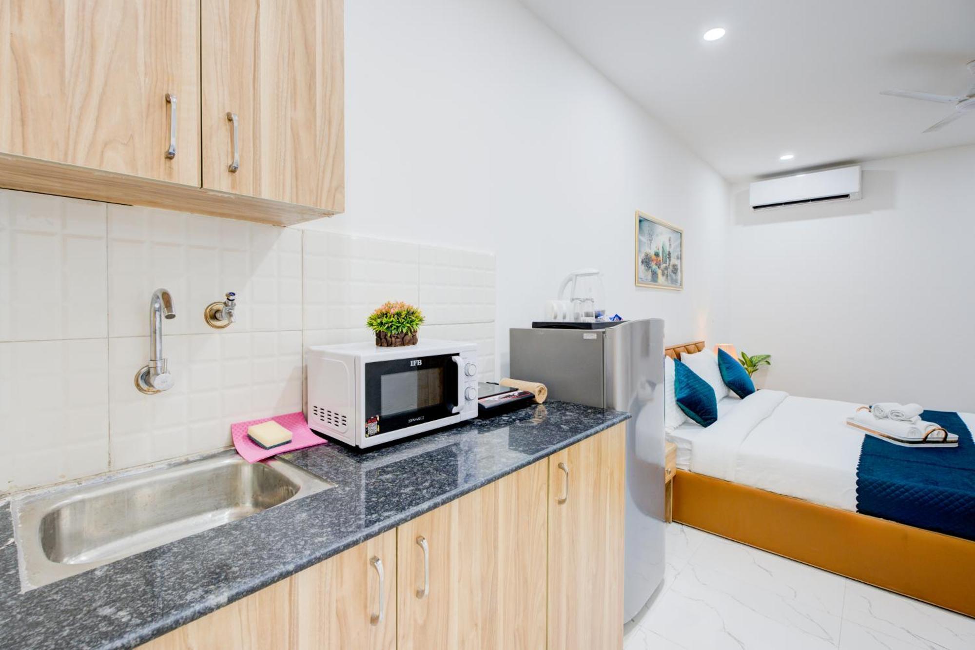 The Lodgers Studio Apartment Infront Of Artemis Hospital Gurugram Gurgaon Exterior photo