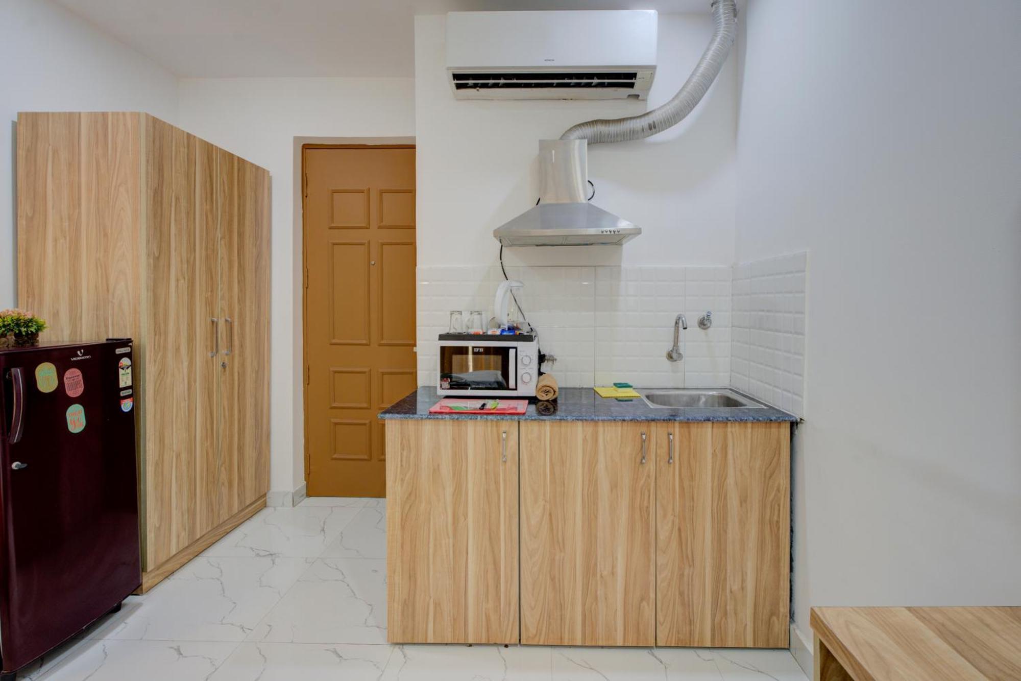 The Lodgers Studio Apartment Infront Of Artemis Hospital Gurugram Gurgaon Exterior photo