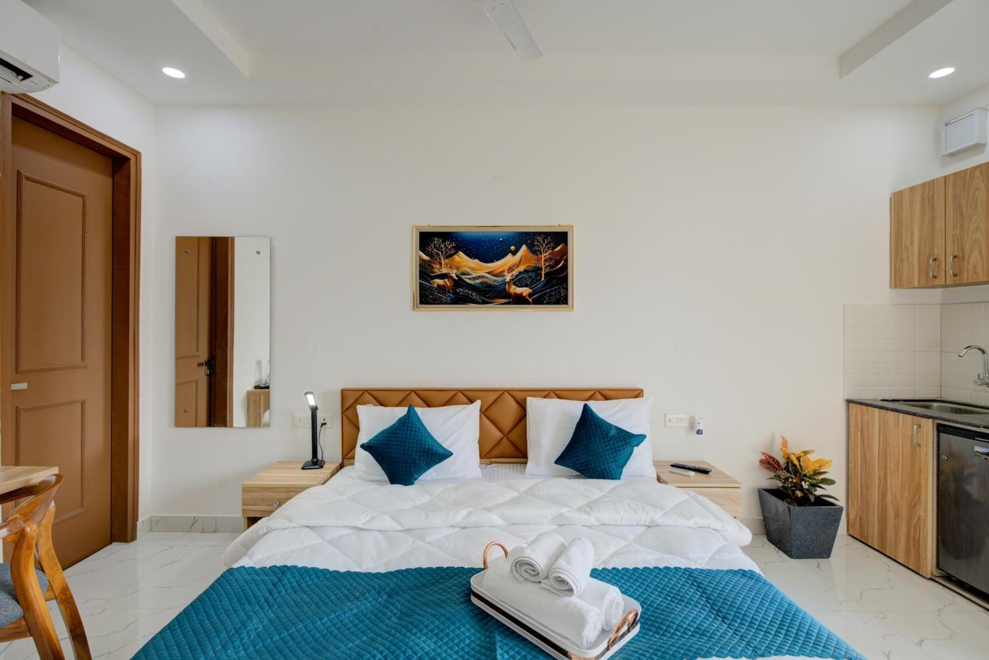 The Lodgers Studio Apartment Infront Of Artemis Hospital Gurugram Gurgaon Exterior photo