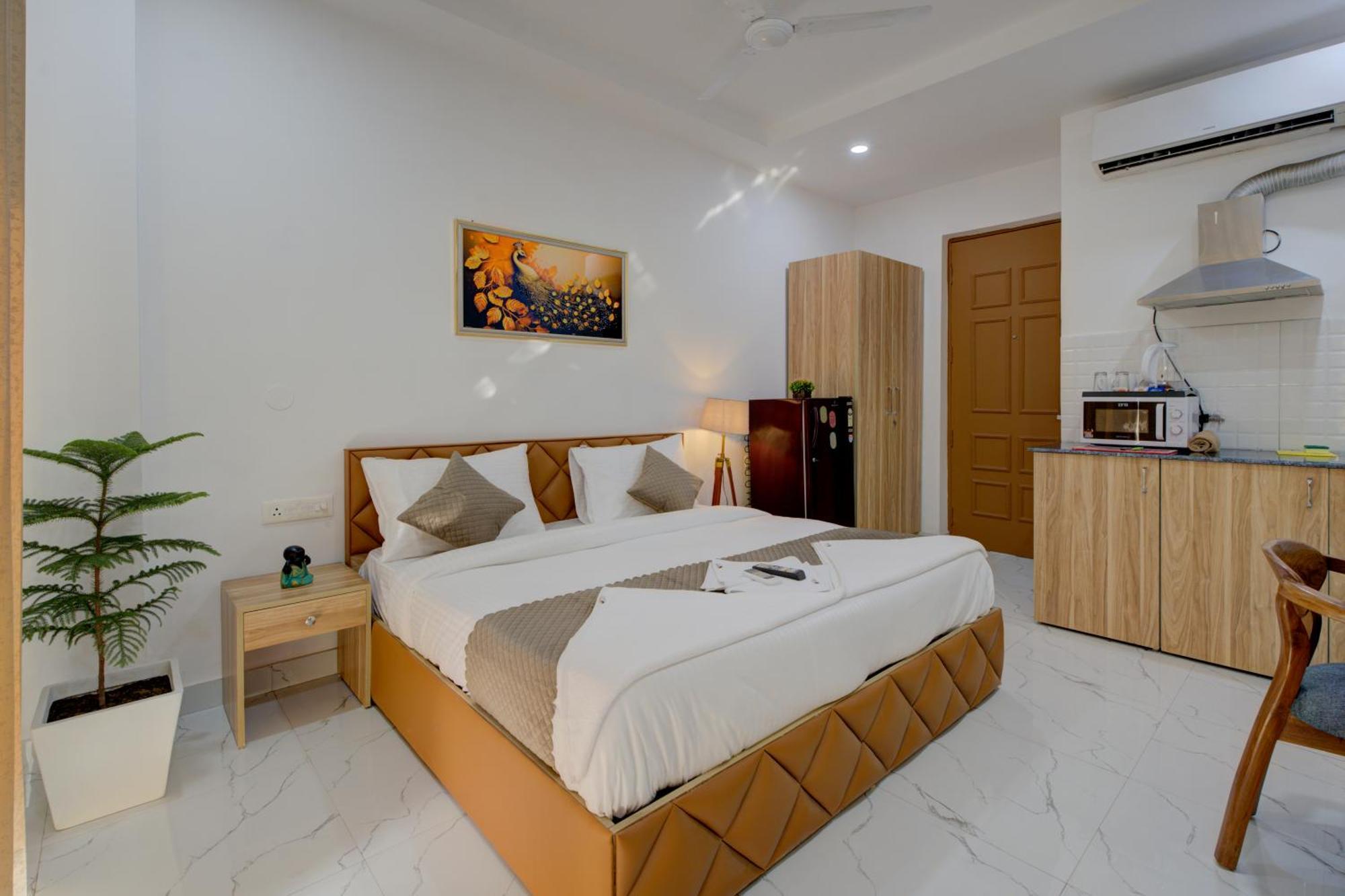 The Lodgers Studio Apartment Infront Of Artemis Hospital Gurugram Gurgaon Exterior photo