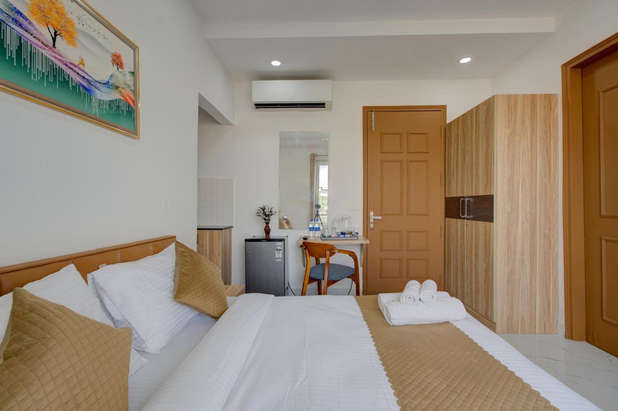 The Lodgers Studio Apartment Infront Of Artemis Hospital Gurugram Gurgaon Exterior photo