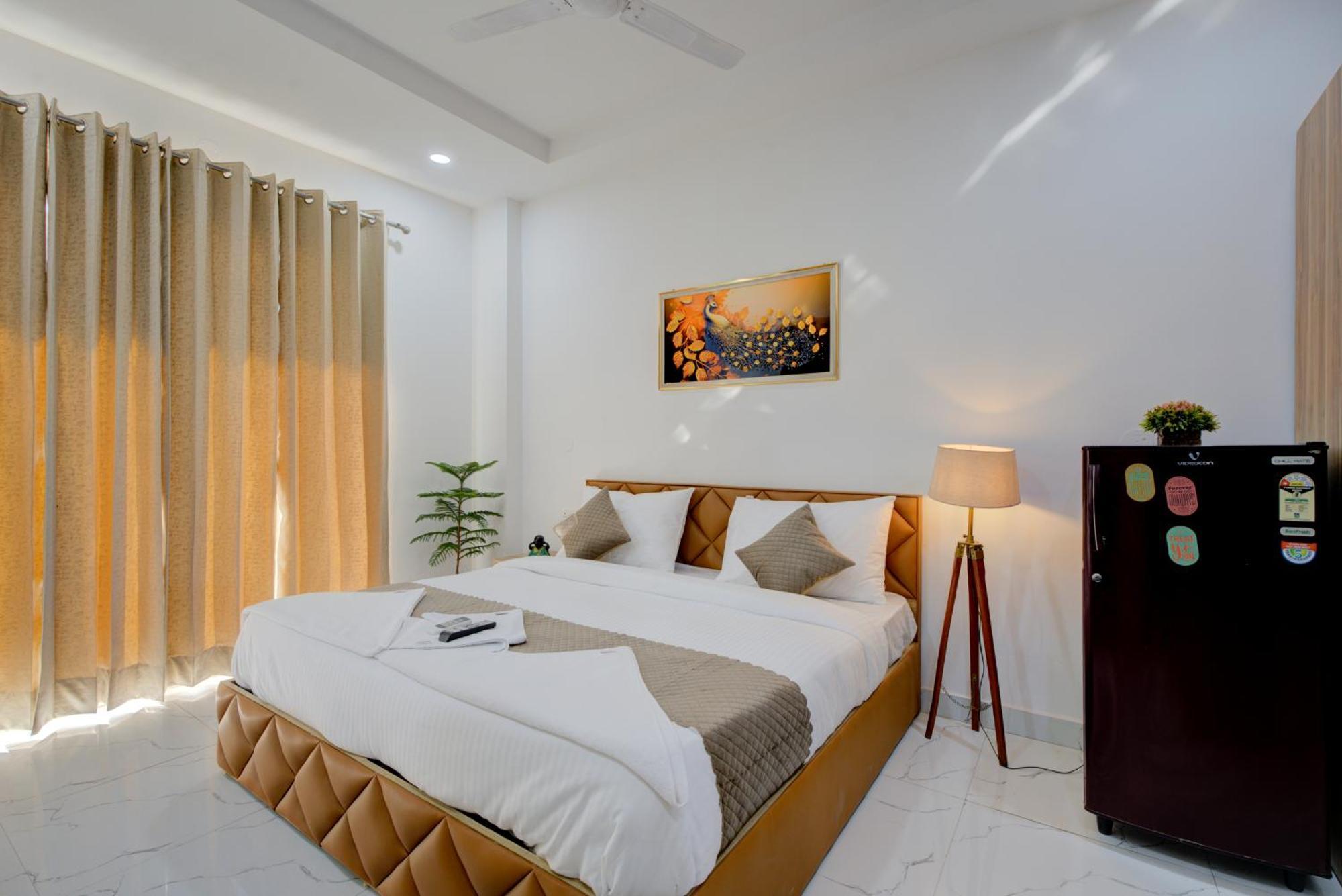 The Lodgers Studio Apartment Infront Of Artemis Hospital Gurugram Gurgaon Exterior photo