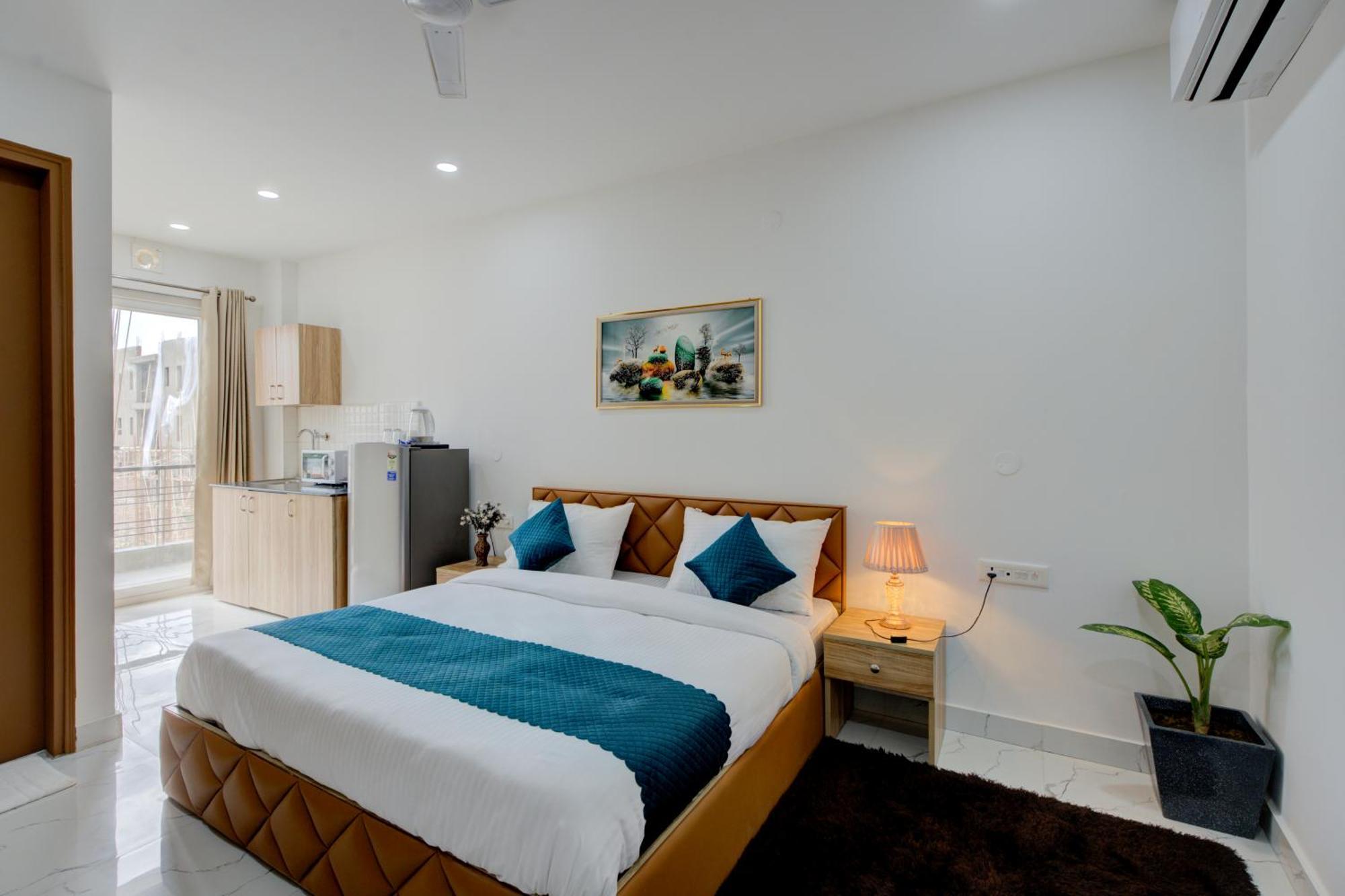 The Lodgers Studio Apartment Infront Of Artemis Hospital Gurugram Gurgaon Exterior photo
