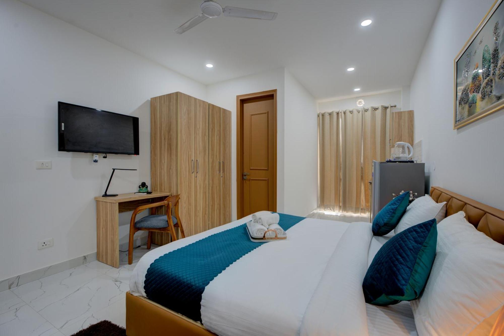 The Lodgers Studio Apartment Infront Of Artemis Hospital Gurugram Gurgaon Exterior photo
